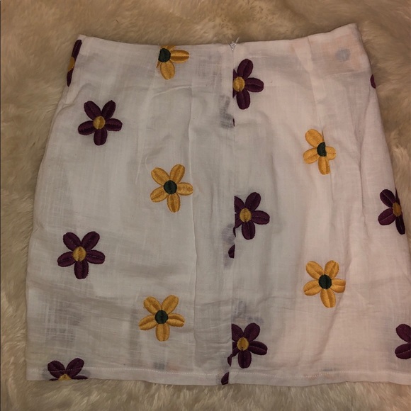 SHEIN SKIRT - Picture 2 of 2